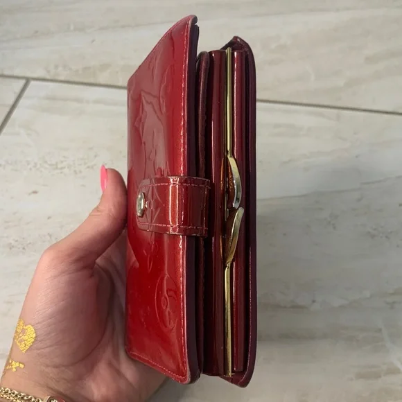 Louis Vuitton Wallet - Picture 3 of 11